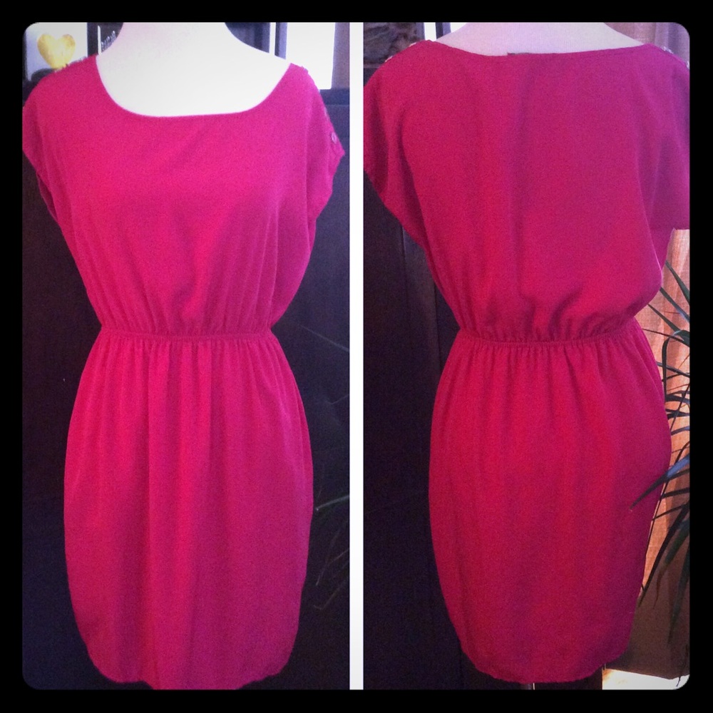 Hot pink dress with button detail 💗
